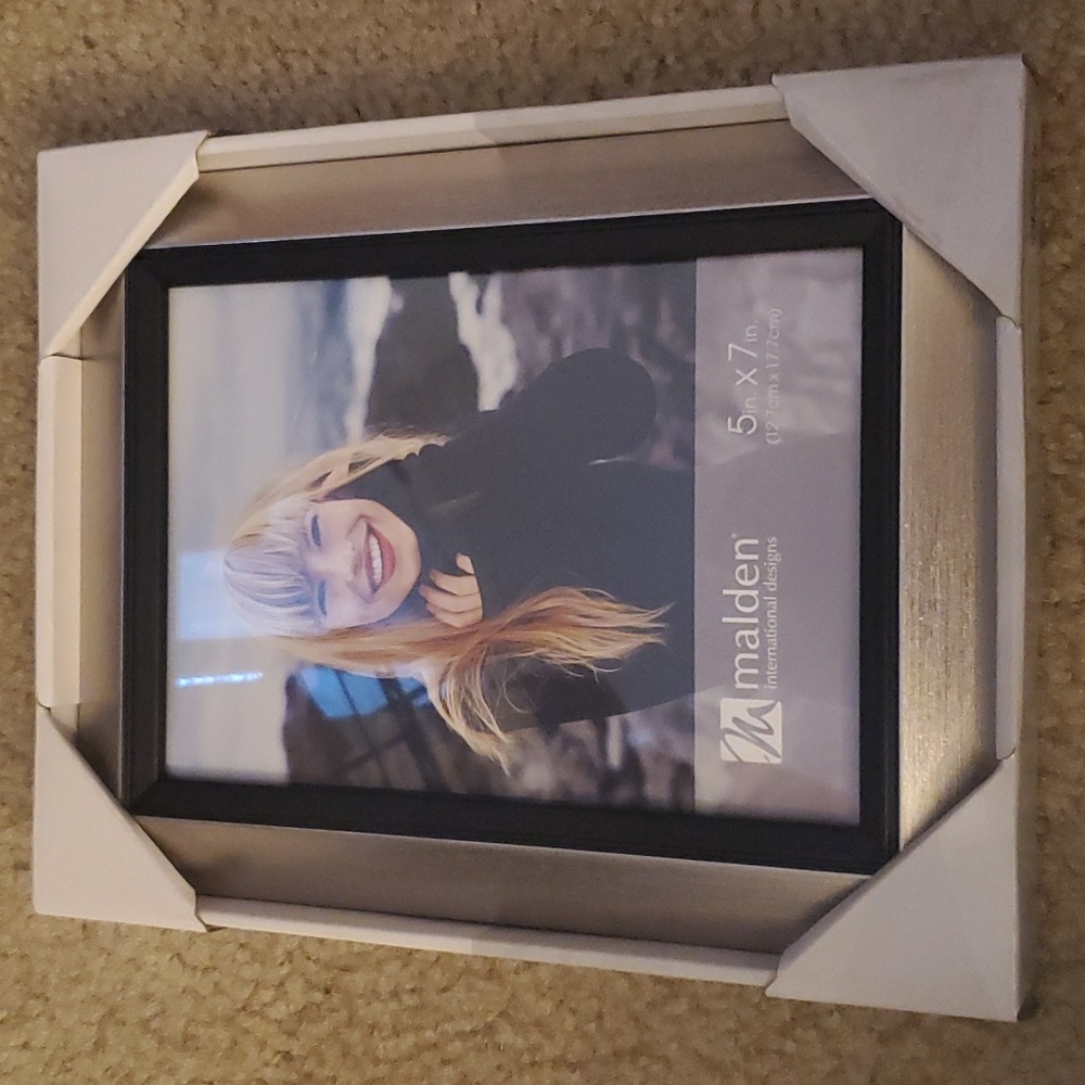 Malden International Designs 5×7 frame.